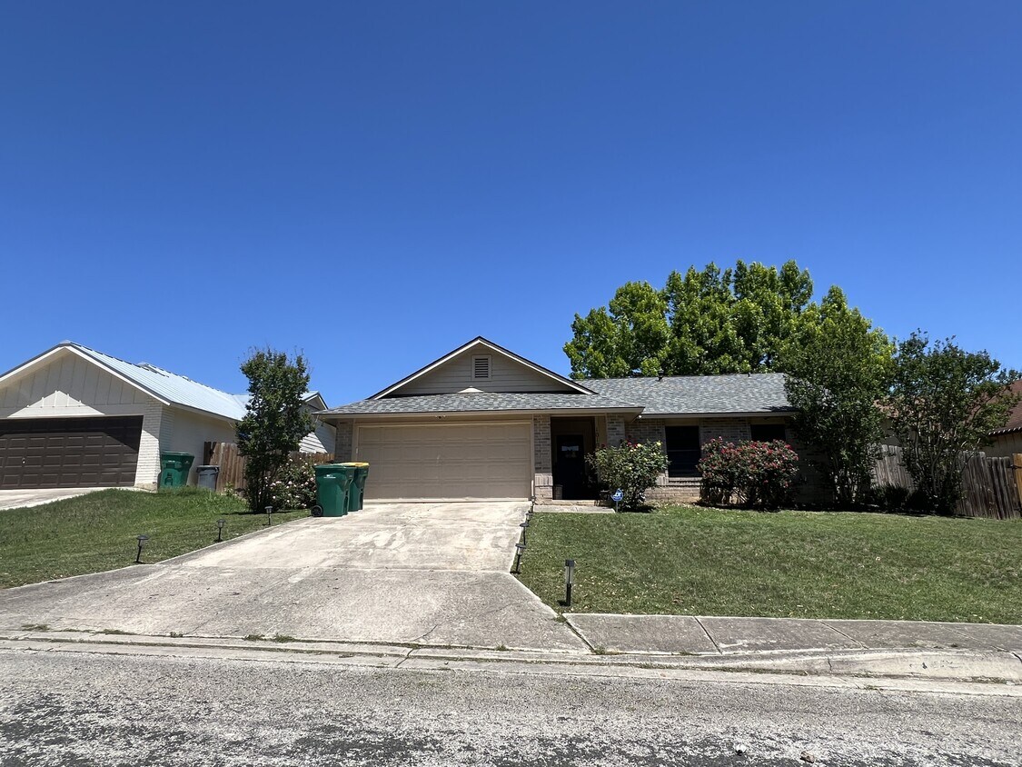 Primary Photo - 10106 Outlaw Bend