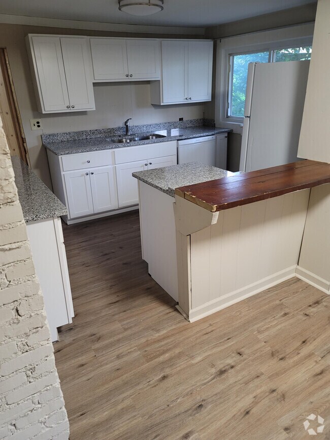 Apartments For Rent in Canton, NC with Hardwood Floors 1 Rentals