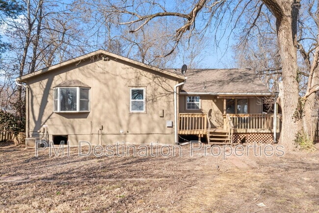 Building Photo - 207 Berry Ave