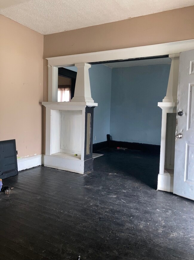 Building Photo - 1628 E Grand Ave