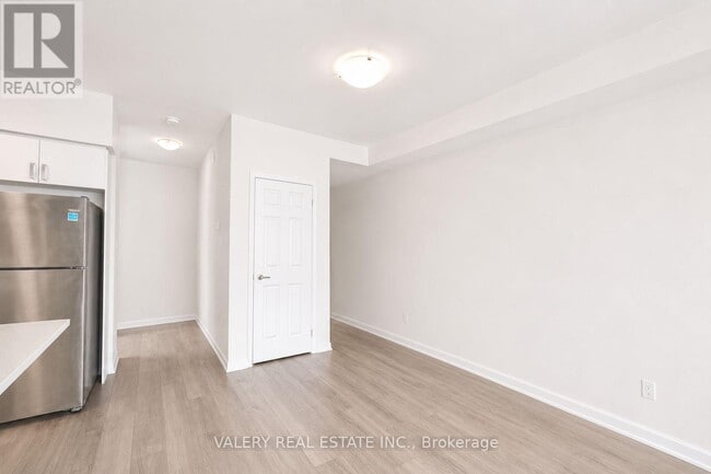 Building Photo - 20 Woodstream Dr