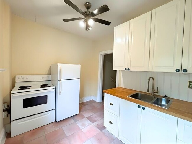 Building Photo - 44 Spring St