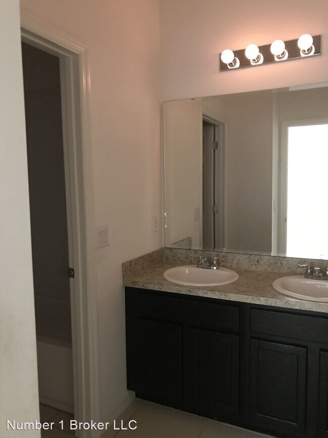 Building Photo - 4 br, 2.5 bath House - 699 Cavan Drive