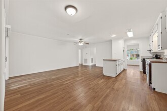 Building Photo - 1411 Mimosa Ln