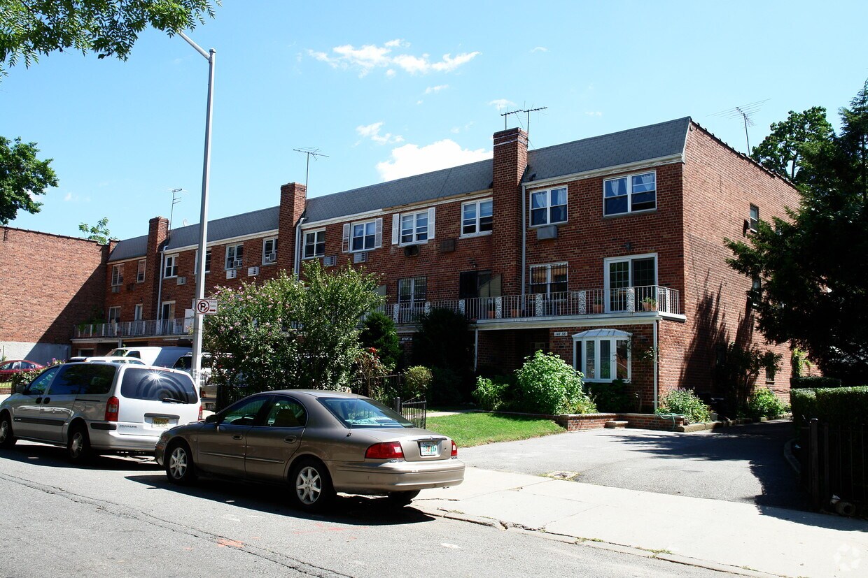 Building Photo - 14738-14748 Barclay Ave