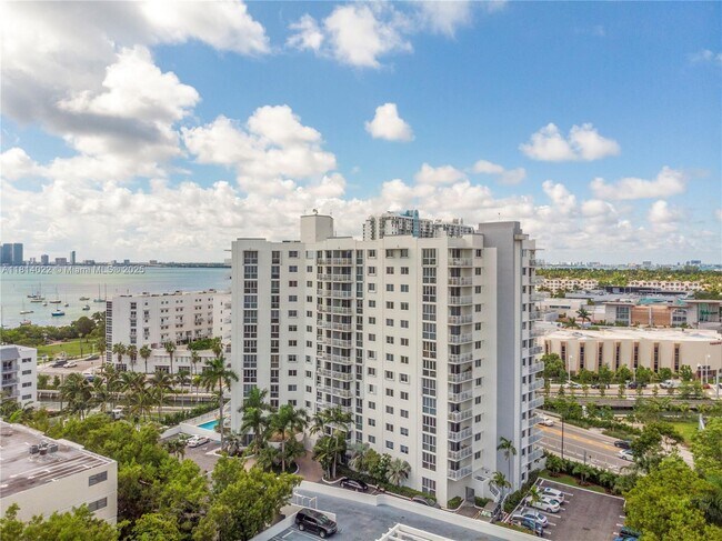Foto del edificio - 1688 West Ave
