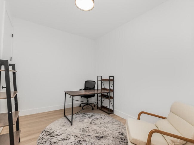 Él - 19 Livingston St