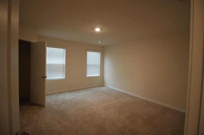 Building Photo - 9479 Star Dr