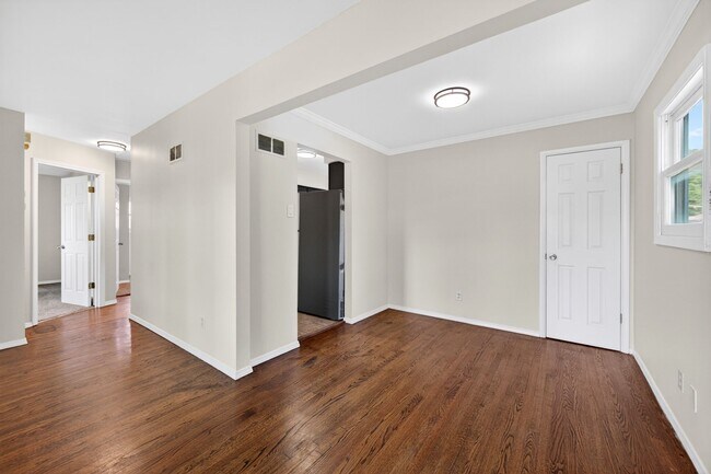 Foto del edificio - 3945 Crosby Dr