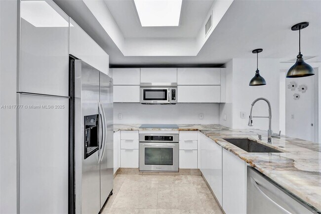 Building Photo - 2641 N Flamingo Rd
