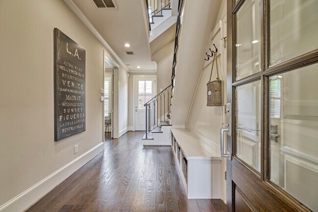 Foto del edificio - 122 Gateway Park Pl