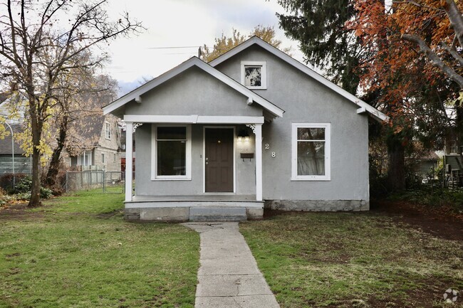 Building Photo - 728 E Ermina Ave