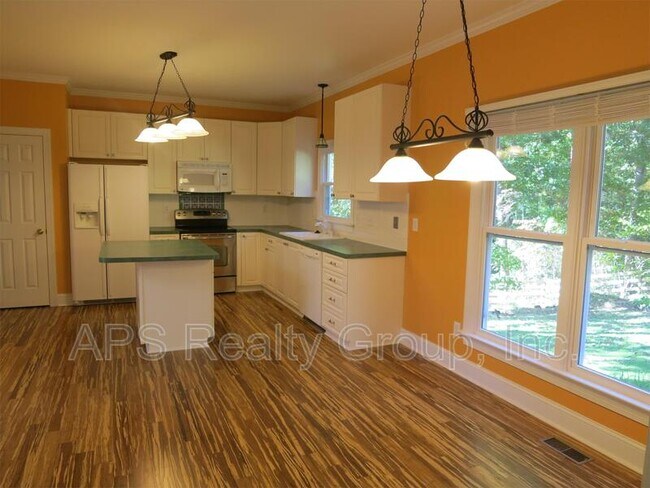Foto del edificio - 3165 Glenshire Dr