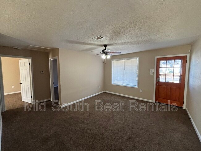 Building Photo - 26 Hiland Pl