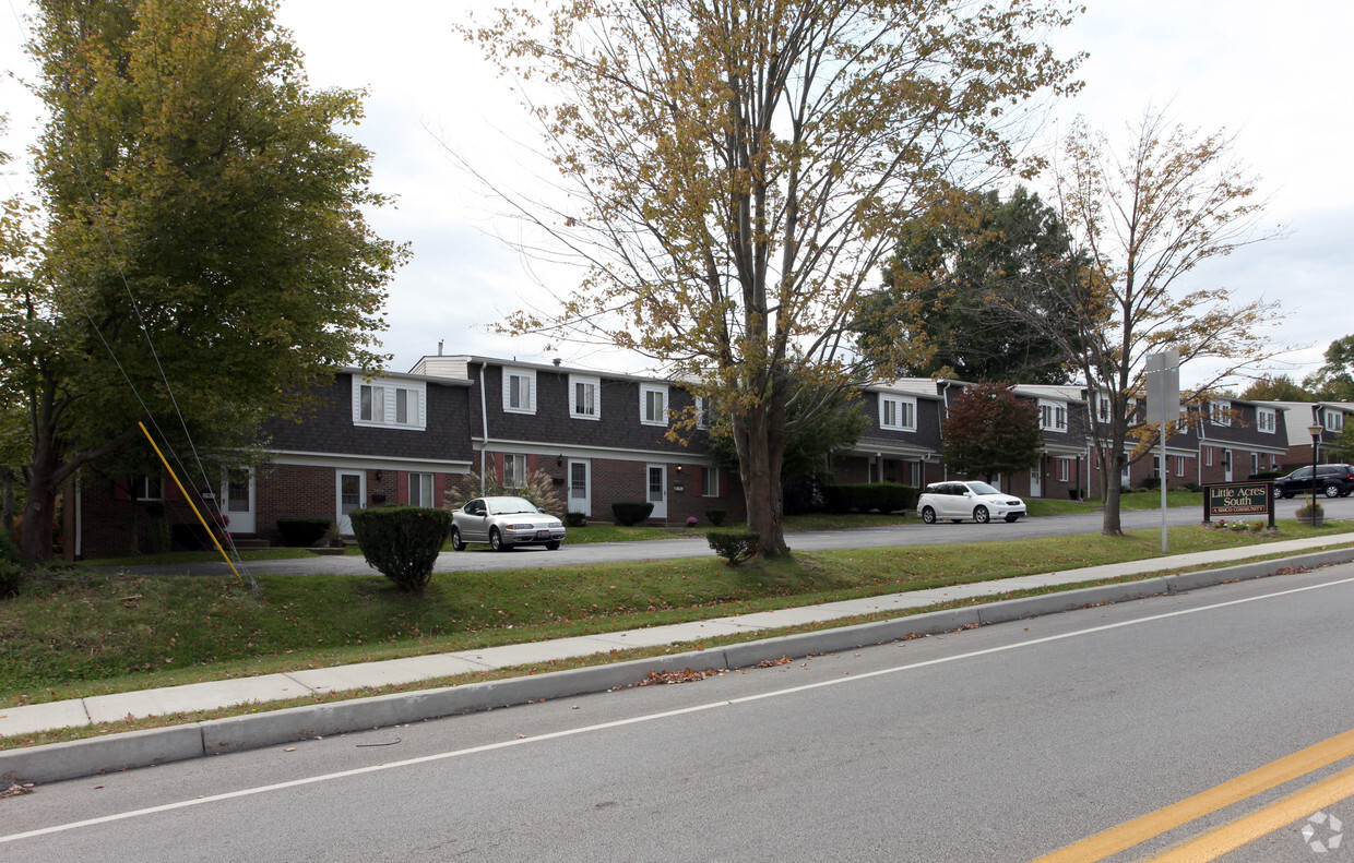 Building Photo - Little Acres South