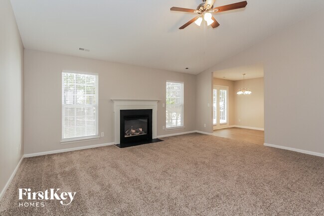 Foto del edificio - 7418 Saddle Trail Ln