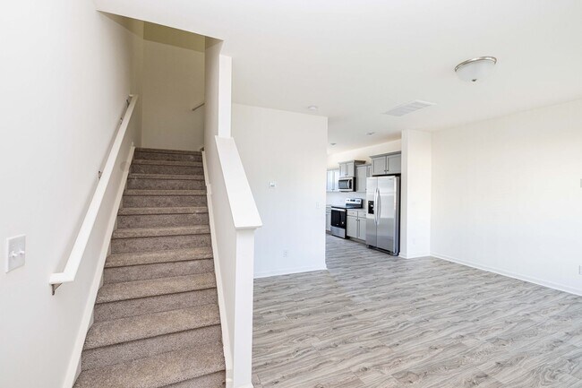Foto del edificio - 3 Bedroom Townhome Minutes from Downtown Oakboro - Available December 2025