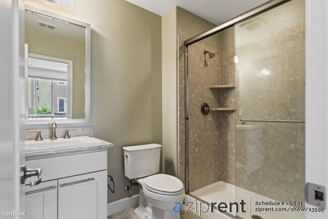Building Photo - 4 br, 3.5 bath Townhome - 5823 Brandon Cou...
