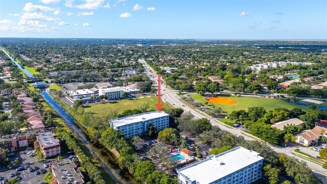 Foto del edificio - 2401 Riverside Dr
