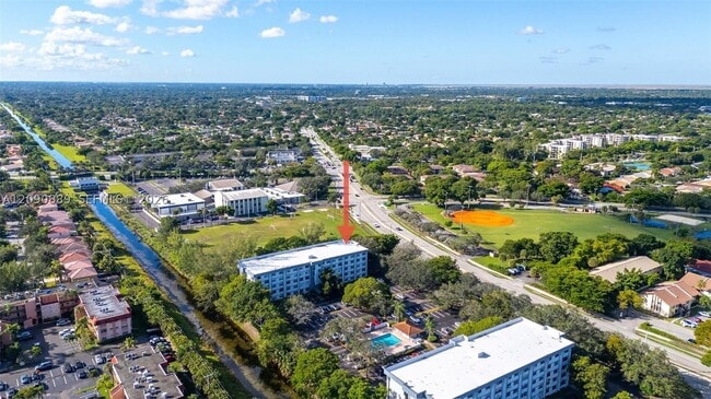 Building Photo - 2401 Riverside Dr