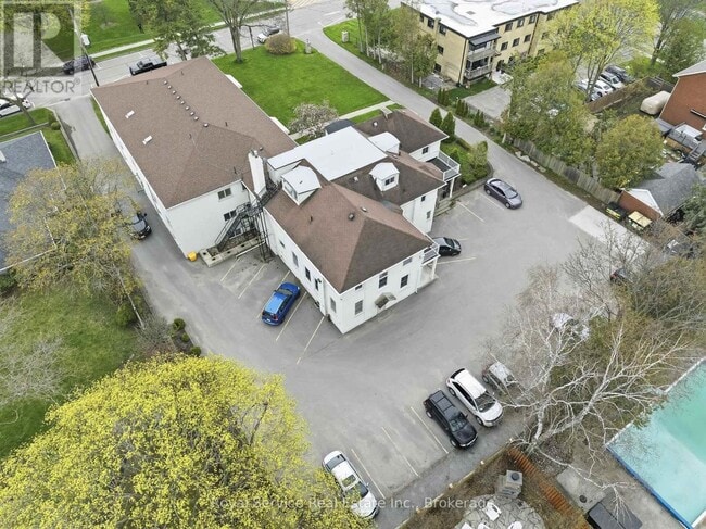 Building Photo - 118 Perry St