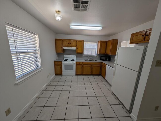 Foto del edificio - 15506 Enid Dr