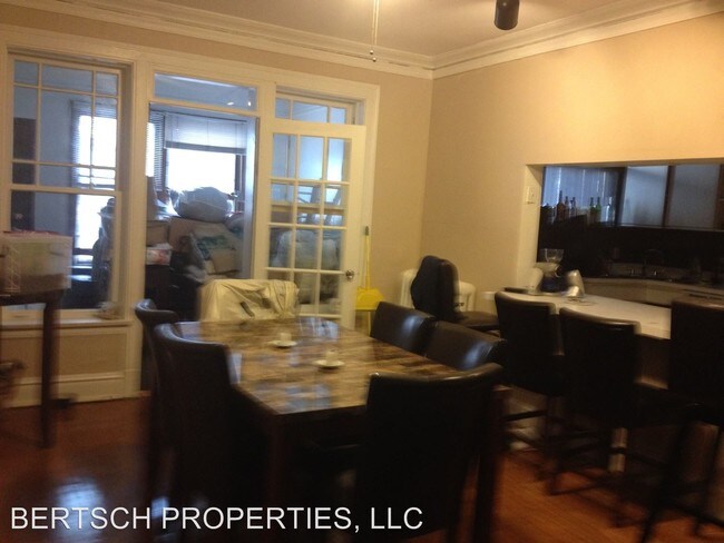 Foto del edificio - 819-821 W Sunnyside Ave