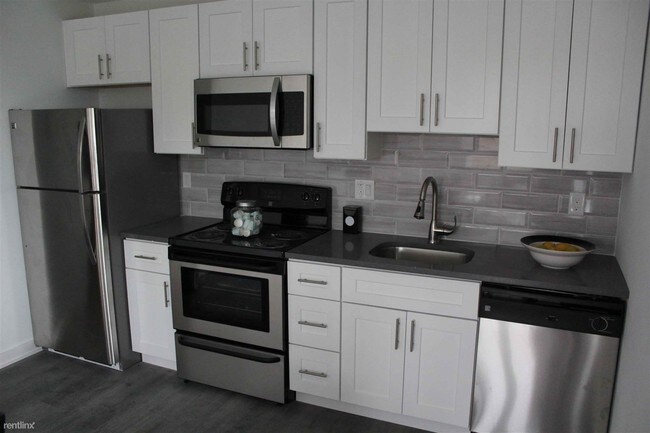 Building Photo - 1 br, 1 bath  - 1636-54 W FLORA ST Unit 1E