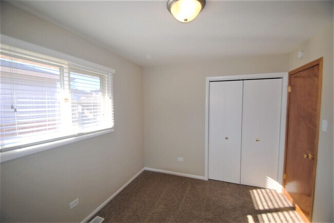 Building Photo - 8844 167th Pl