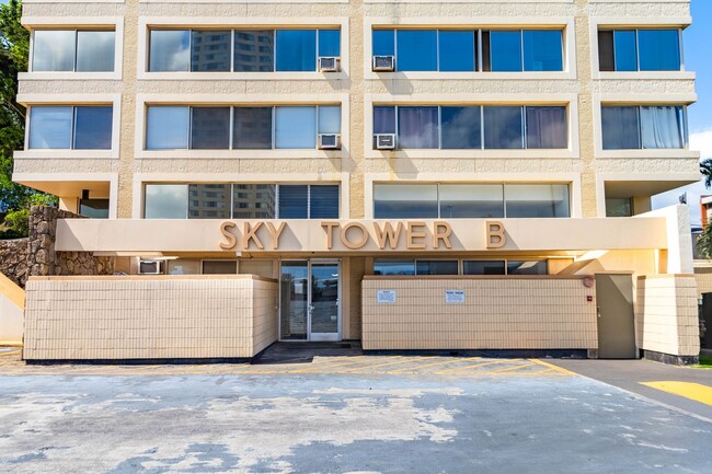 Building Photo - Welcome to your urban oasis!