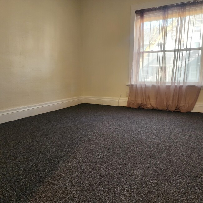 Living Room - 113 Sterling St