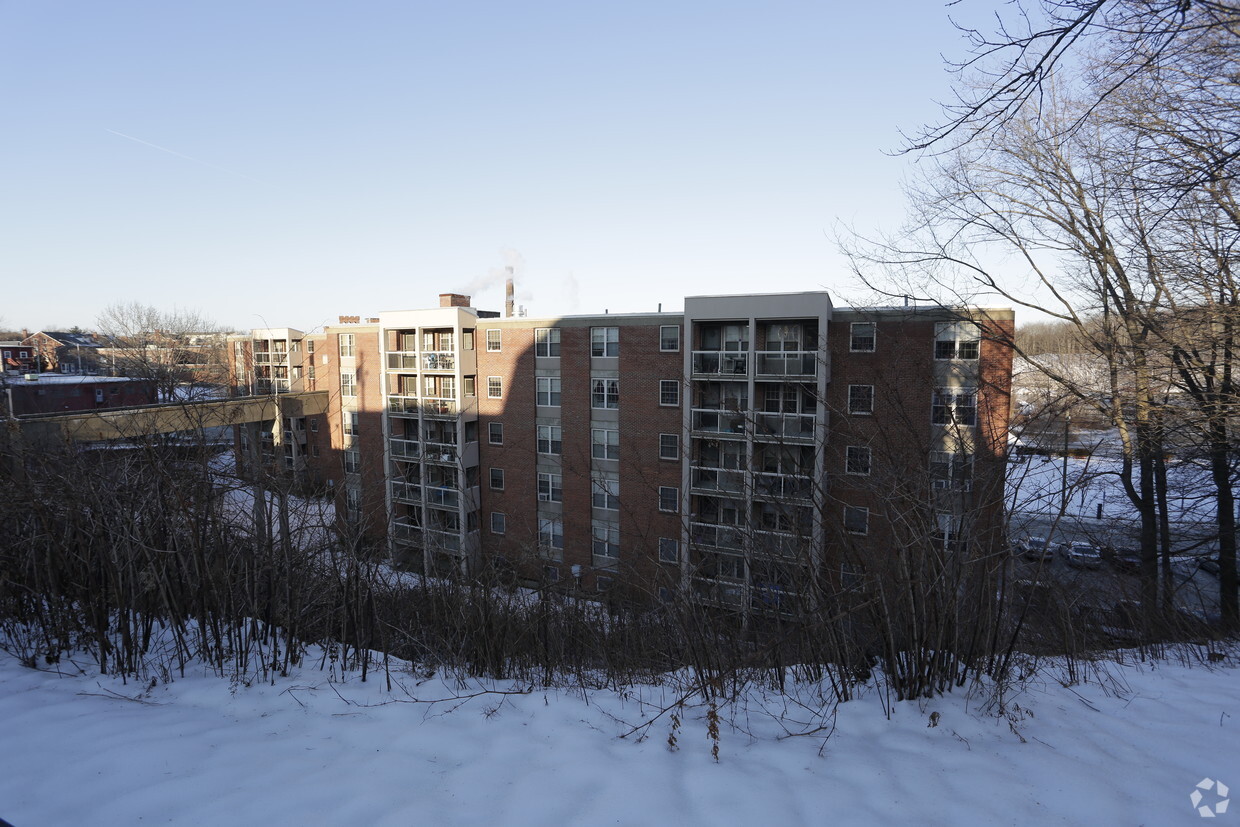 Building Photo - Central Towers