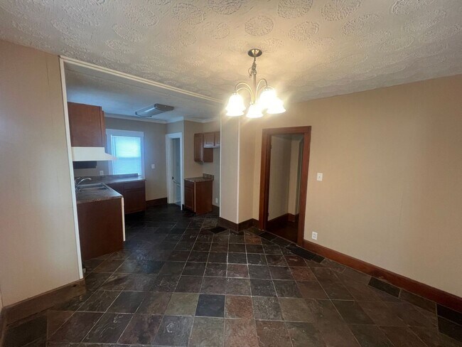 Foto del edificio - 530 Millikin 3BR/1BA (Hamilton)