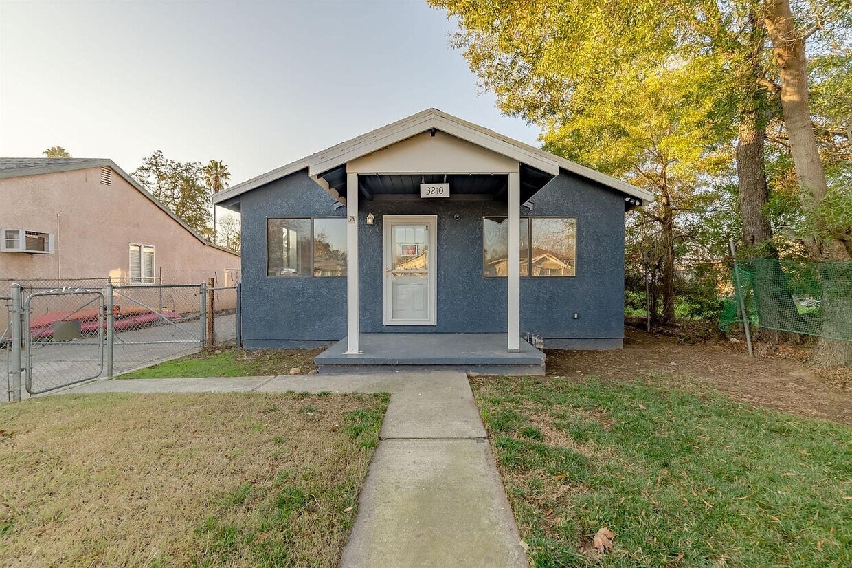 Foto principal - 3210 24th Ave