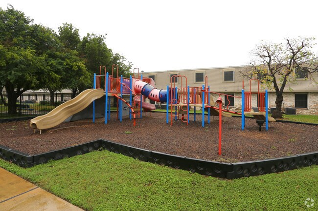 Área de juegos - Cunningham Manor Apartments
