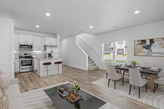 Building Photo - 581 W Pickens Rd