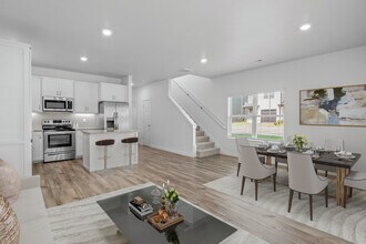Building Photo - 535 W Pickens Rd
