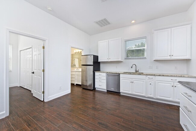 Building Photo - 5064 S Hwy A1A