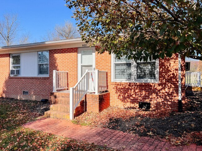 Foto del edificio - 2 Bedroom 1 bath Duplex