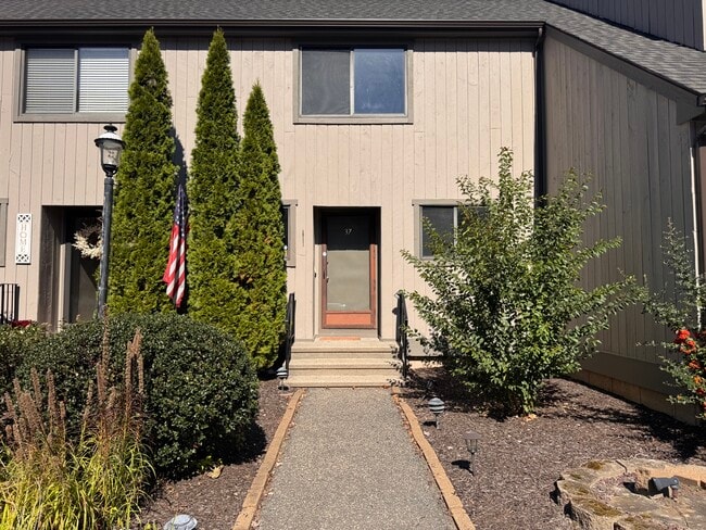 Building Photo - 37 Brockton Ct