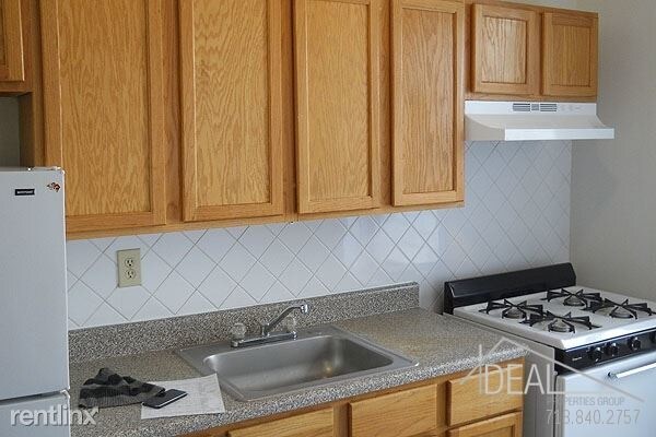 Foto principal - 1357 E 3rd St