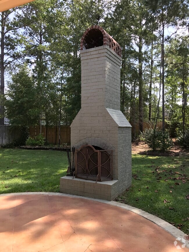 Building Photo - 409 Redbud Cir