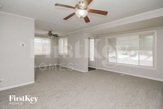 Foto del edificio - 14525 Dobson Ave