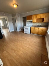 Building Photo - 133 Isabella Ave