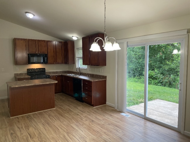 Building Photo - 60 Westhampton Ct