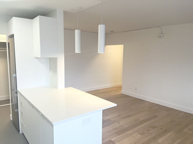 Building Photo - 457 Marlee Ave
