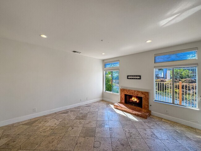 Building Photo - Spacious 4B/3BA Home with Scenic Views and...