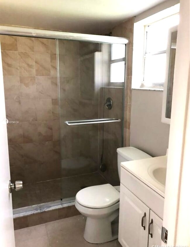 Foto del edificio - 104 Gardens Dr