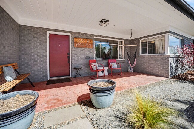 Foto del edificio - Sunlit Wheat Ridge Gem with Huge Wooded Backyard