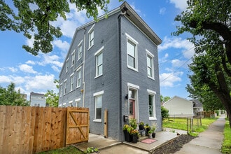 Building Photo - 519 E 17th St